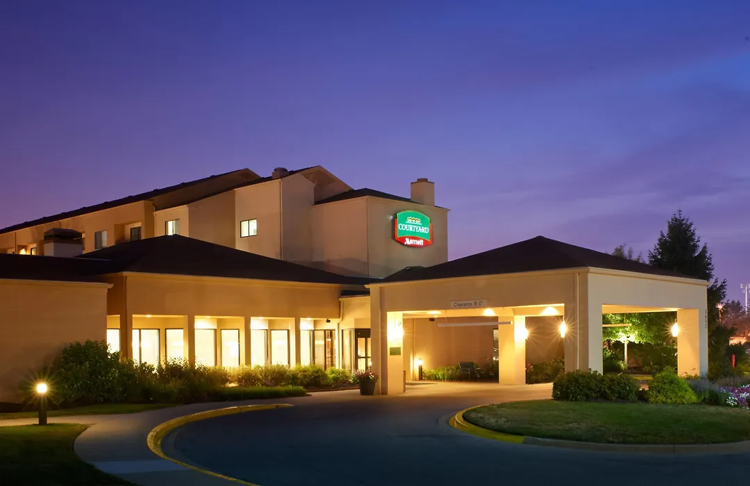 Courtyard By Marriott Indianapolis Airport-1