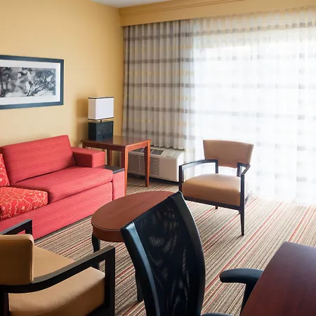 Courtyard By Marriott Indianapolis Airport-3